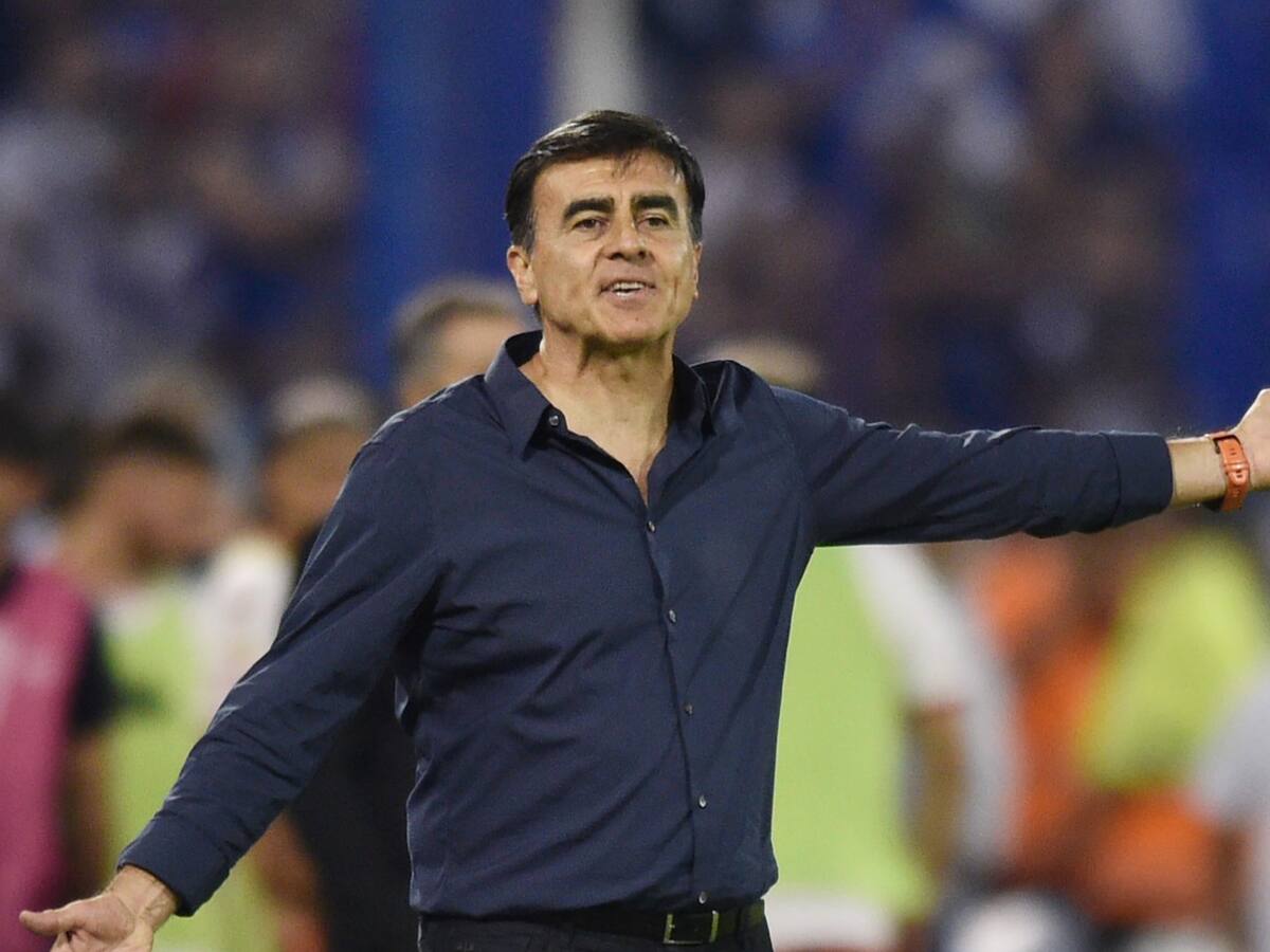 “Todos dejamos cosas de lado”: El dardo de figura de Vélez a Gustavo Quinteros por su ausencia en final ante Estudiantes