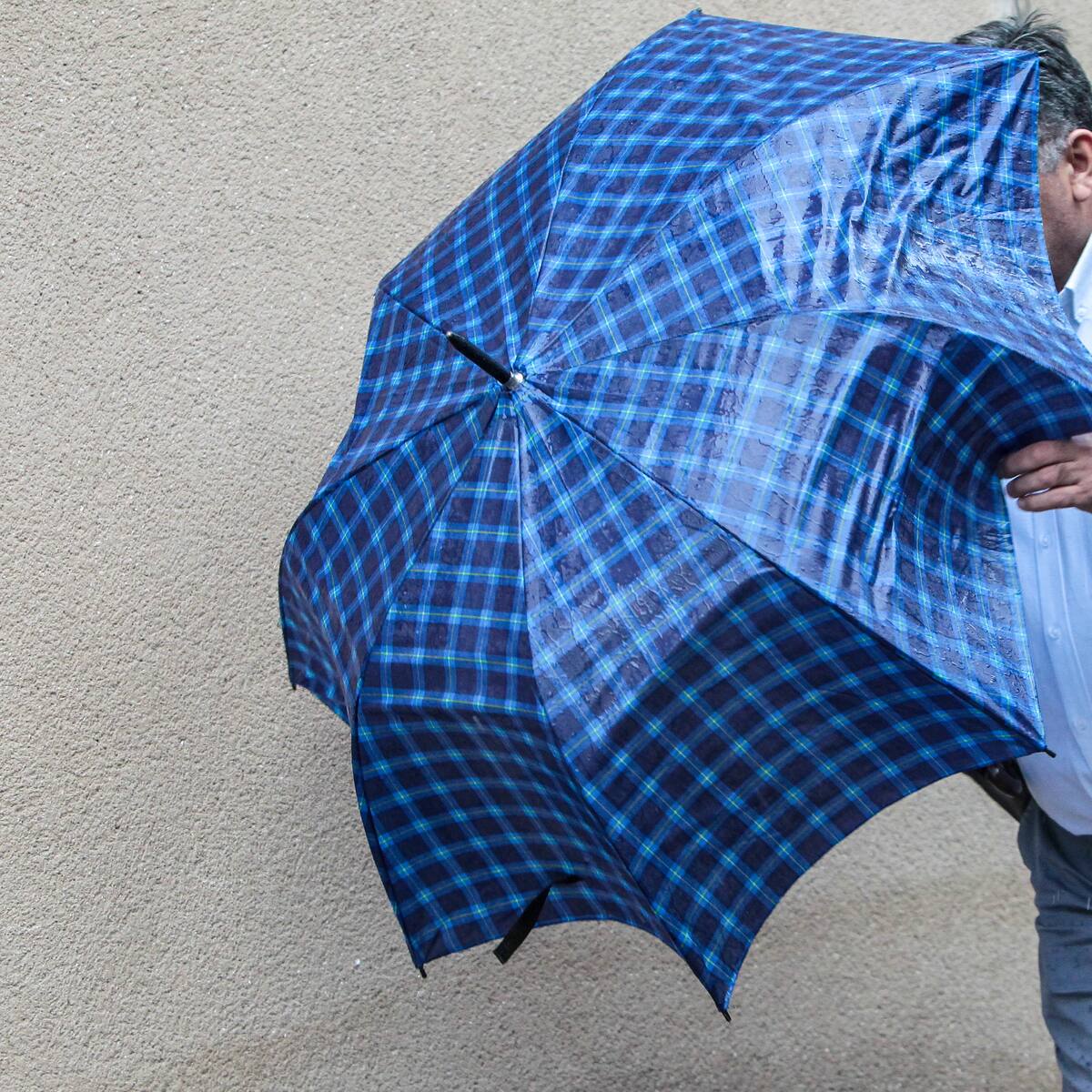 Lluvia en Santiago: emiten aviso por rachas de viento de hasta 60 km/h en 6 regiones de Chile