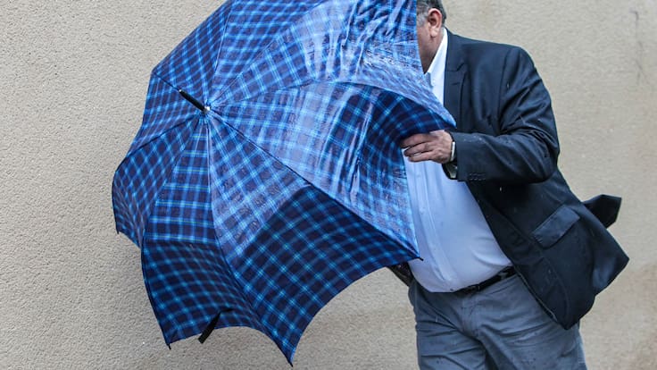 Lluvia en Santiago: emiten aviso por rachas de viento de hasta 60 km/h en 6 regiones de Chile