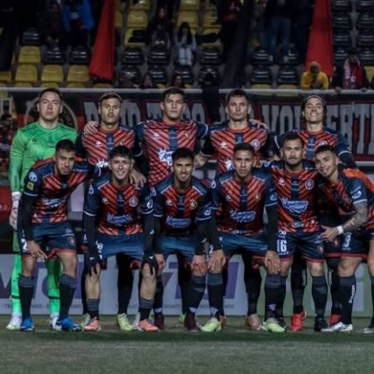 Jugador de Deportes Limache abandona partido tras chocar su cabeza con un rival: diagnóstico oficial