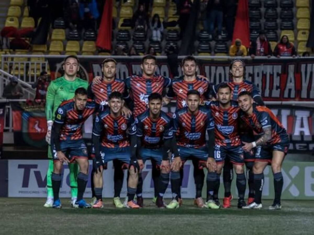 Jugador de Deportes Limache abandona partido tras chocar su cabeza con un rival: diagnóstico oficial