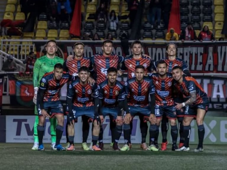 Jugador de Deportes Limache abandona partido tras chocar su cabeza con un rival: diagnóstico oficial