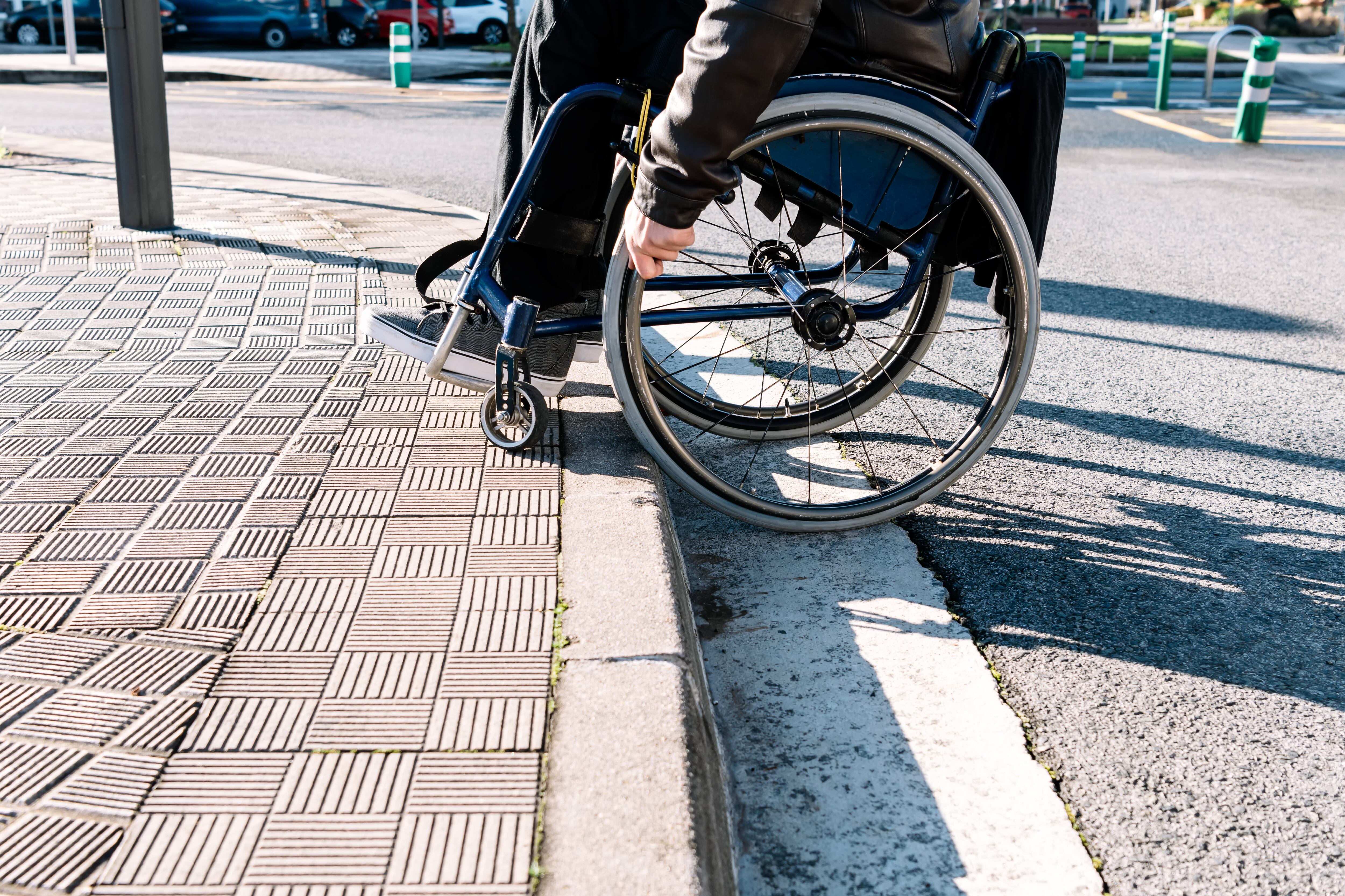 Persona con discapacidad - Silla de ruedas