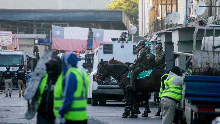 Retiran toldos azules en nuevos puntos del Barrio Meiggs en gran operativo policial y municipal