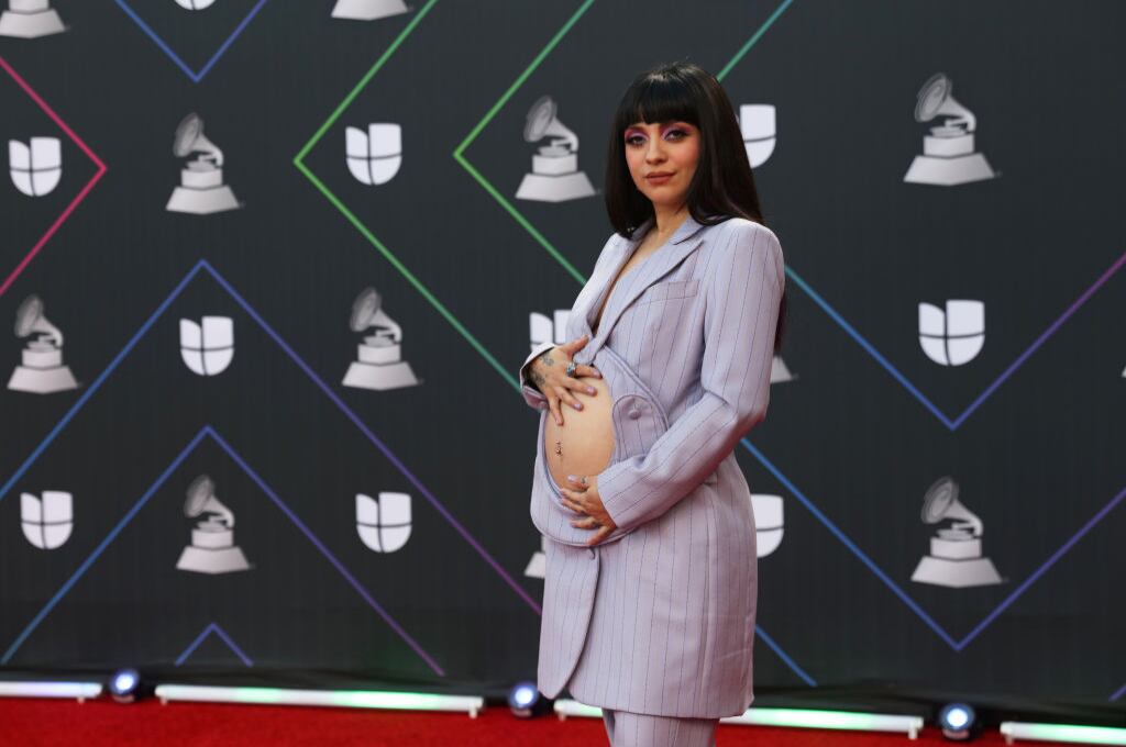 Mon Laferte foto con su hjo