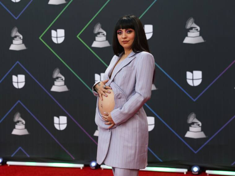 Mon Laferte foto con su hjo