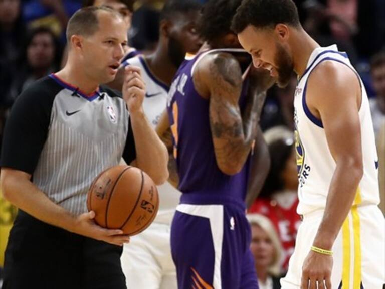 Stephen Curry tiene al menos tres meses fuera de las canchas por fractura en su mano izquierda