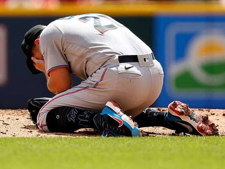 Así fue el terrible pelotazo que recibió en la cara un beisbolista estadounidense en la MLB