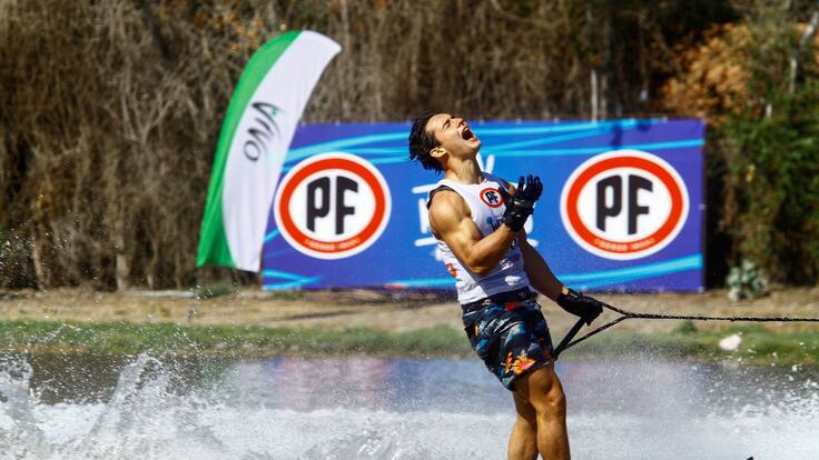Martin Labra, multimedallista en esquí náutico y puntaje nacional en la PAES