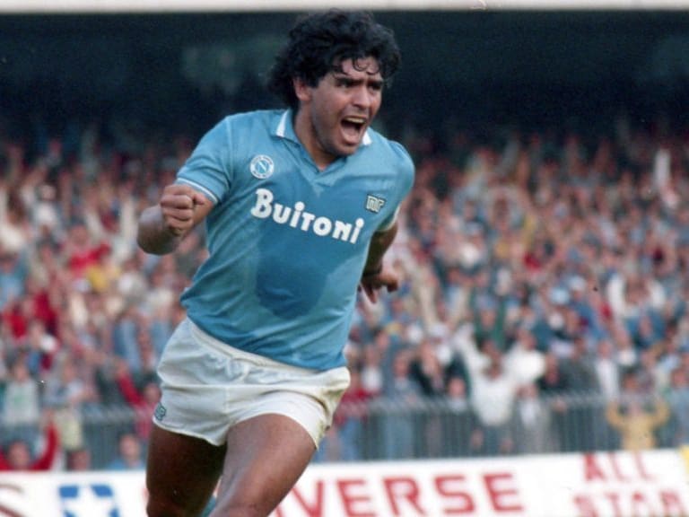 NAPLES, ITALY - OCTOBER 19: Diego Maradona of Napoli celebrates scoring his side&#039;s second goal from the penalty spot during the Serie A match between Napoli and Atalanta at the Stadio San Paolo on October 19, 1986 in Naples, Italy. (Photo by Etsuo Hara/Getty Images)