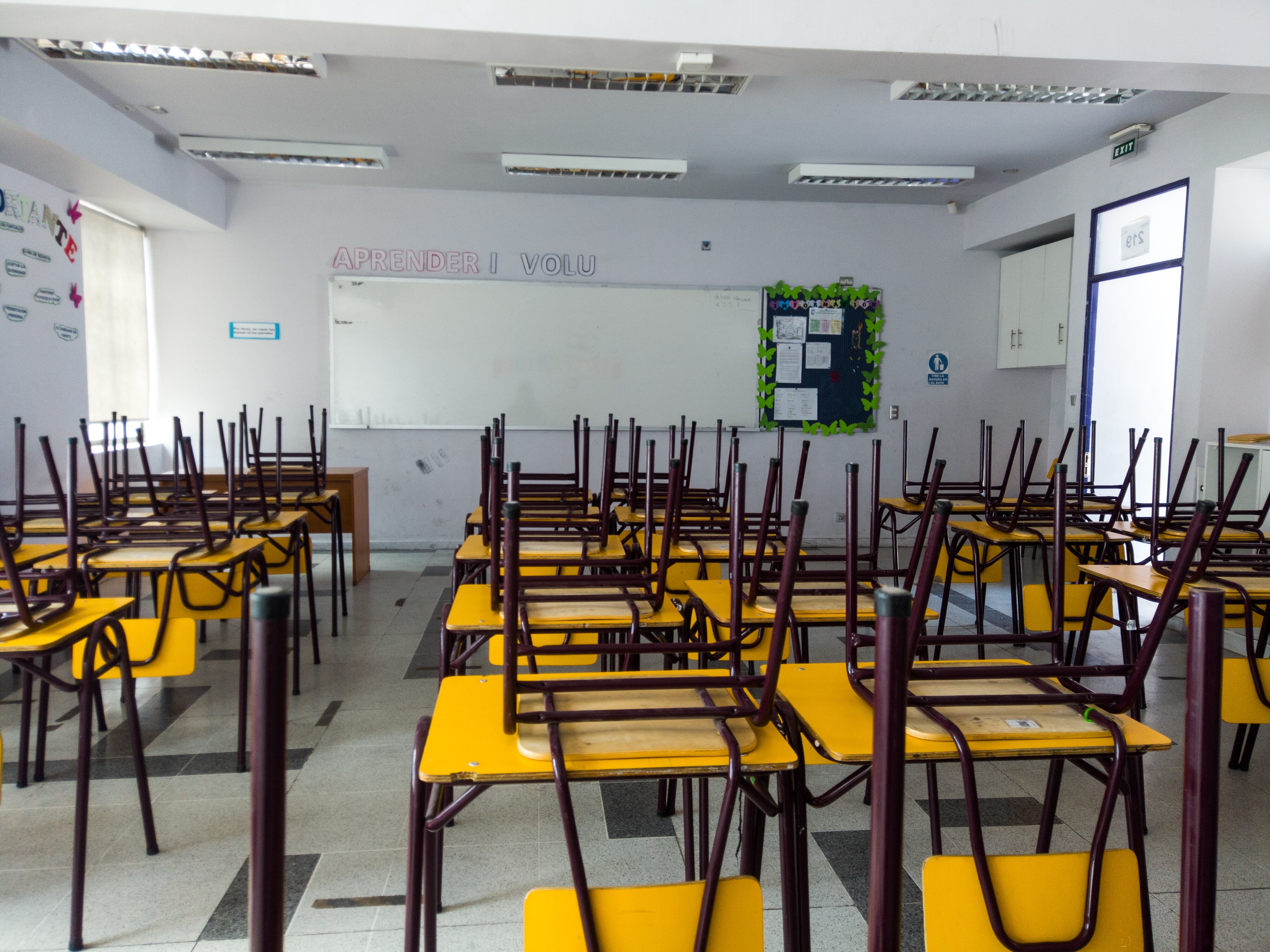 Lluvia en la región Metropolitana: Suspenden clases en 10 comunas para el martes 20 de octubre