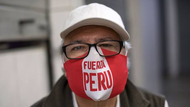 LIMA, PERU - APRIL 24: A man wears a face mask during coronavirus lockdown on April 24, 2020 in Lima, Peru. After 40 days of government-ordered lockdown and over 20,000 positive cases registered, President Vizcarra extended protective measures until May 10. (Photo by Stringer/Getty Images)