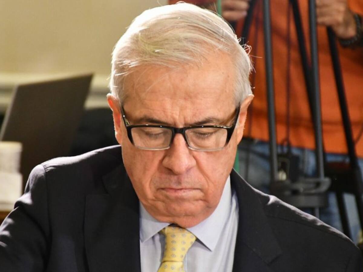 Exministro Mañalich responsabiliza al gobierno de «no haber propuesto otro terreno» para construcción de planta Sinovac