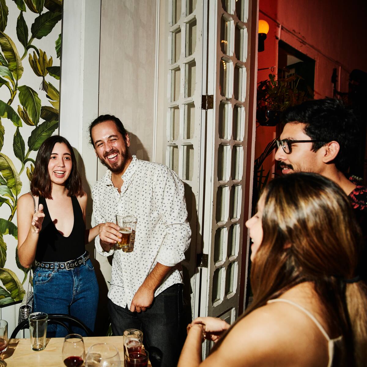 Qué es el “matrimonio lavanda”, la nueva tendencia entre la Generación Z