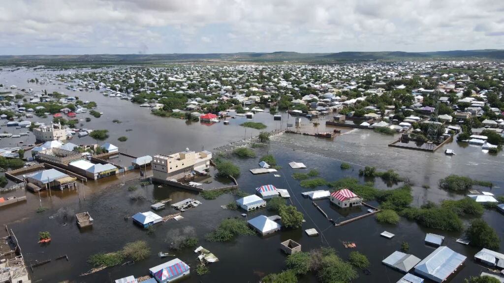 La ciudad de Beledweyne en Somalia cubierta por el agua tras las inundaciones