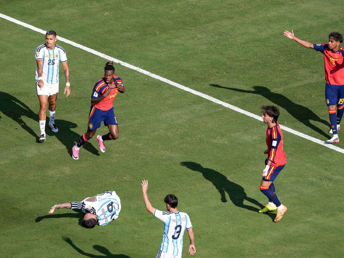 La falta que derivó en el gol anulado a España en la final del del Mundial 2026