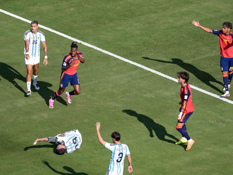 La falta que derivó en el gol anulado a España en la final del del Mundial 2026