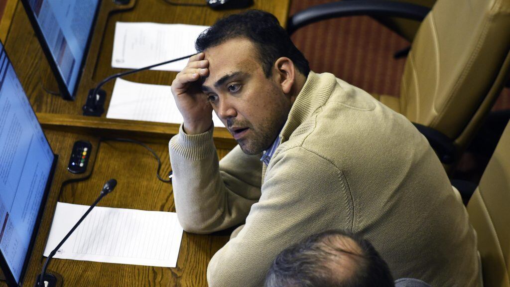 Senador Bianchi asegura que fue abducido por extraterrestres: “me trajo unos papeles secretos de la NASA”