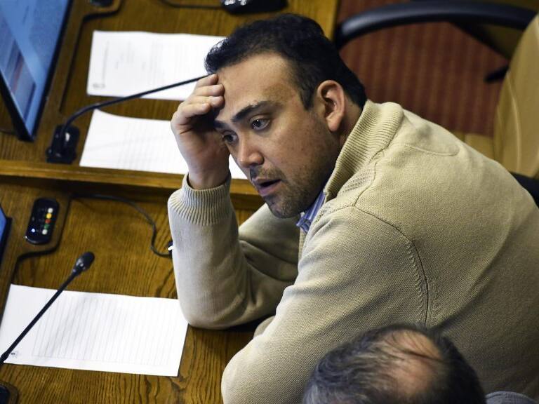 Senador Bianchi asegura que fue abducido por extraterrestres: “me trajo unos papeles secretos de la NASA”