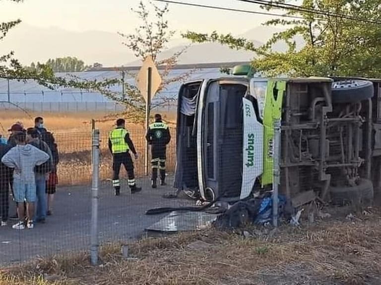 Accidente de bus interurbano involucra a 56 pasajeros en la Ruta 5 Sur a la altura de Rengo