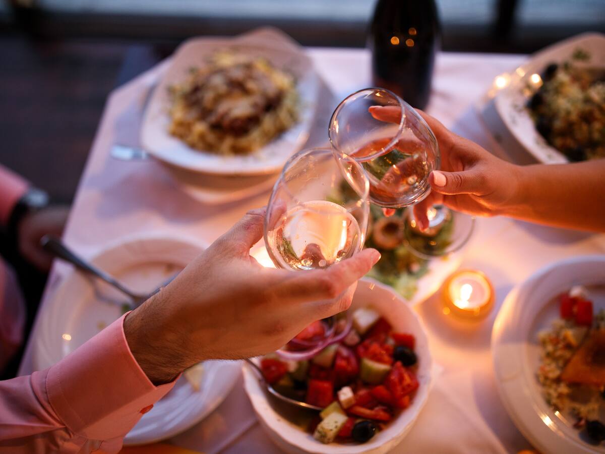 ¿Se puede conquistar a alguien por el estómago?: inmunóloga desmiente mitos sobre el amor y la comida en el Día de San Valentín 2025