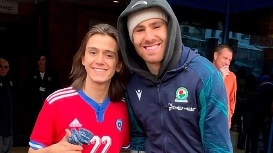 Jhovan Kesternich, el hincha que se fotografió con el lesionado Ben Brereton: "Nos dijo que estaría fuera unas cuatro semanas"