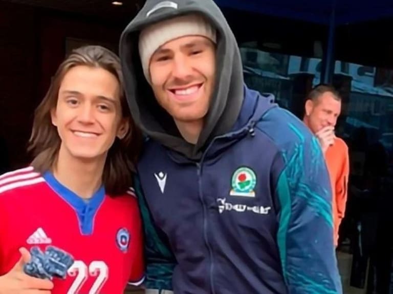 Jhovan Kesternich, el hincha que se fotografió con el lesionado Ben Brereton: "Nos dijo que estaría fuera unas cuatro semanas"