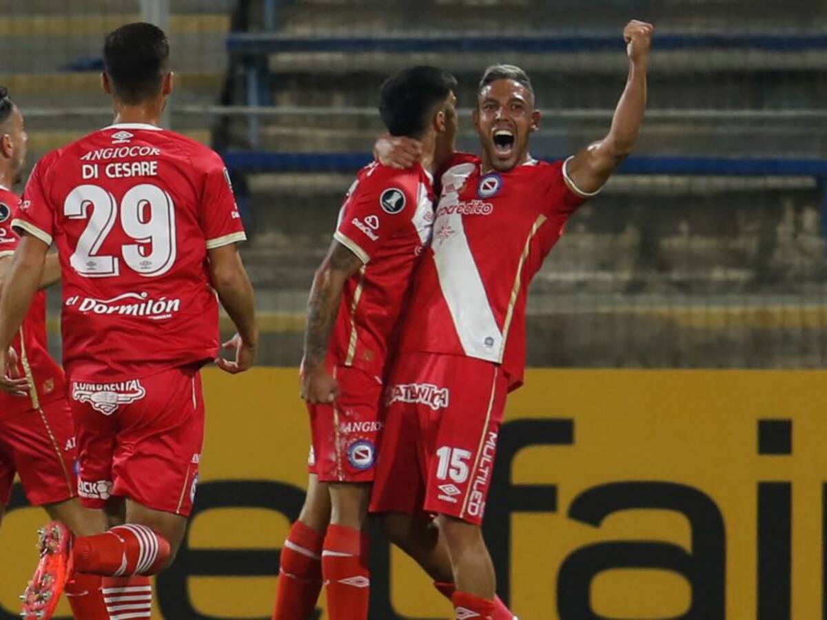 17 toques en un minuto: Golazo de Argentinos Juniors ante Universidad Católica fue destacado al otro lado de la cordillera