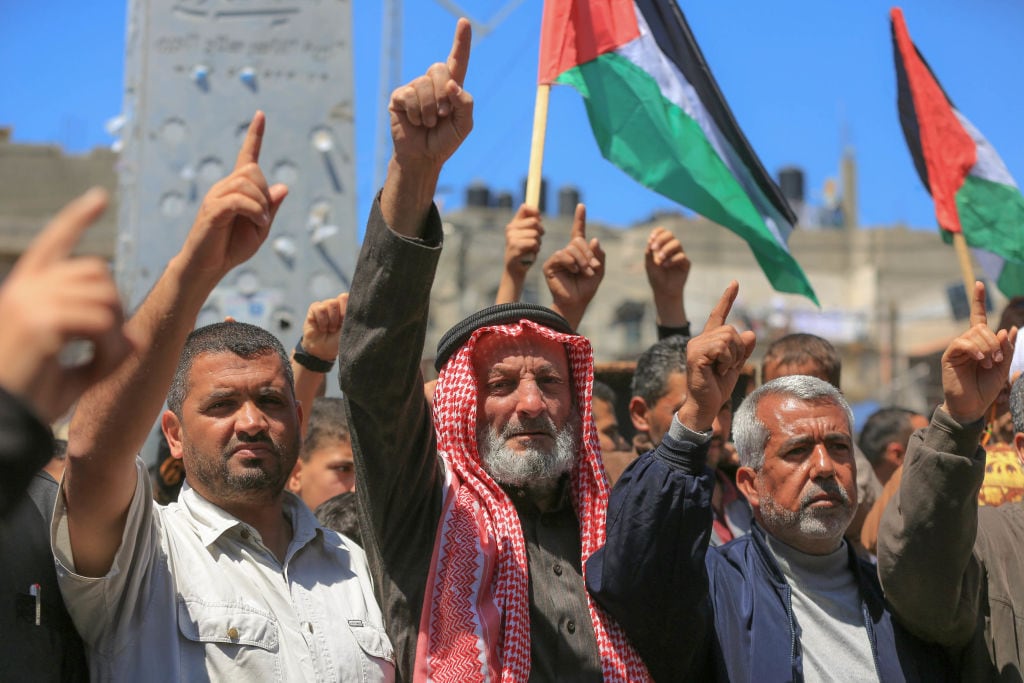 Palestinos protestan en Gaza por la violencia de la policía israelí en Jerusalén