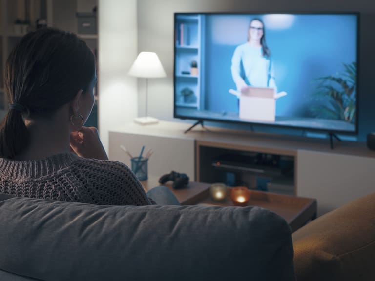 Multitienda vendía deco de TV pirata en marketplace: reclamo de influyentes del mundo del contenido en Chile