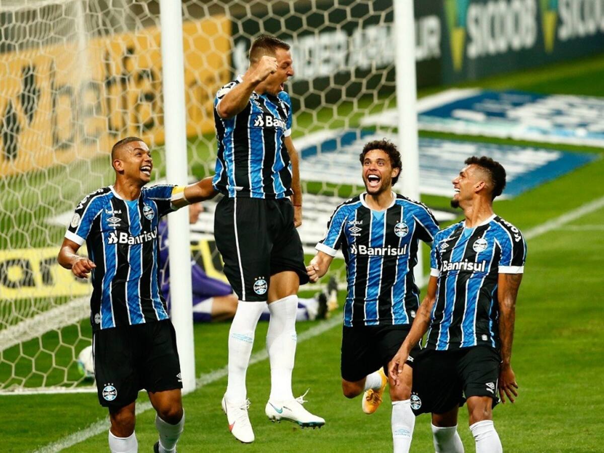 Diego Churín le hizo un tremendo homenaje a Diego Maradona en el duelo entre Gremio y Guaraní por la Copa Libertadores