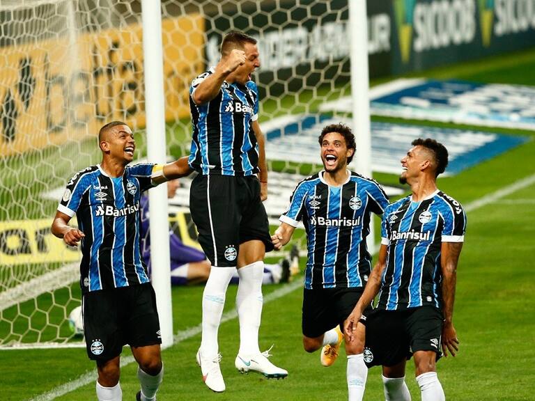 Diego Churín le hizo un tremendo homenaje a Diego Maradona en el duelo entre Gremio y Guaraní por la Copa Libertadores