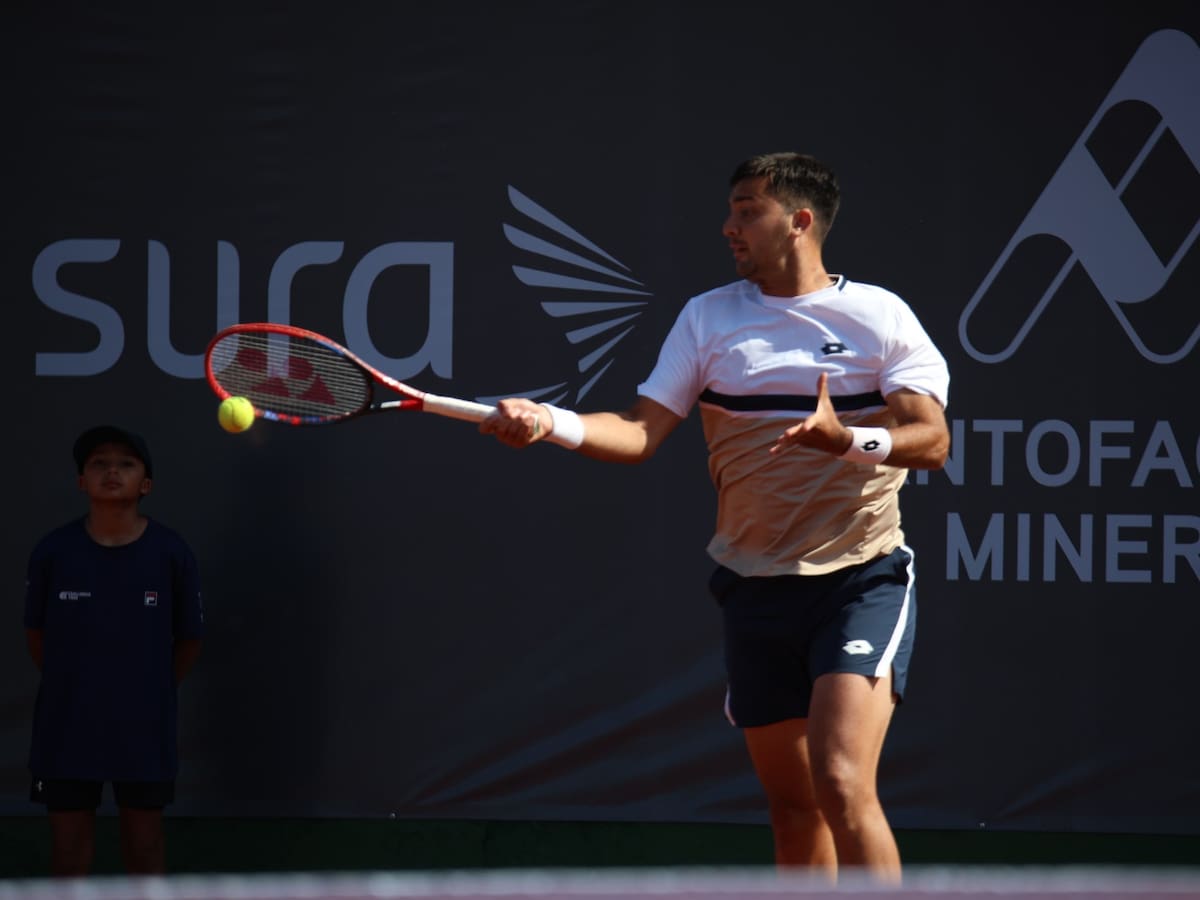 Tomás Barrios supera a otro rival argentino y avanza a cuartos de final en el Challenger de Antofagasta