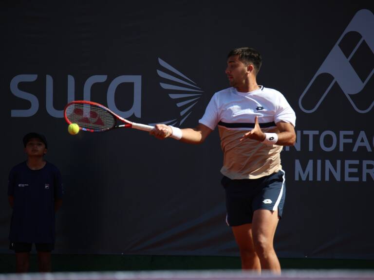 Tomás Barrios supera a otro rival argentino y avanza a cuartos de final en el Challenger de Antofagasta