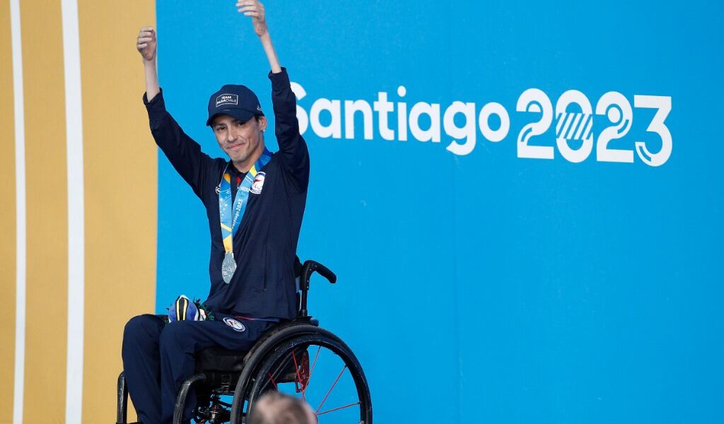 Alberto Abarza logra su quinta plata en Santiago 2023 y agiganta su histórico legado