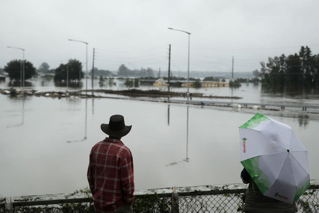 Habitantes de Sídney observan el desborde del río Hawkesbury