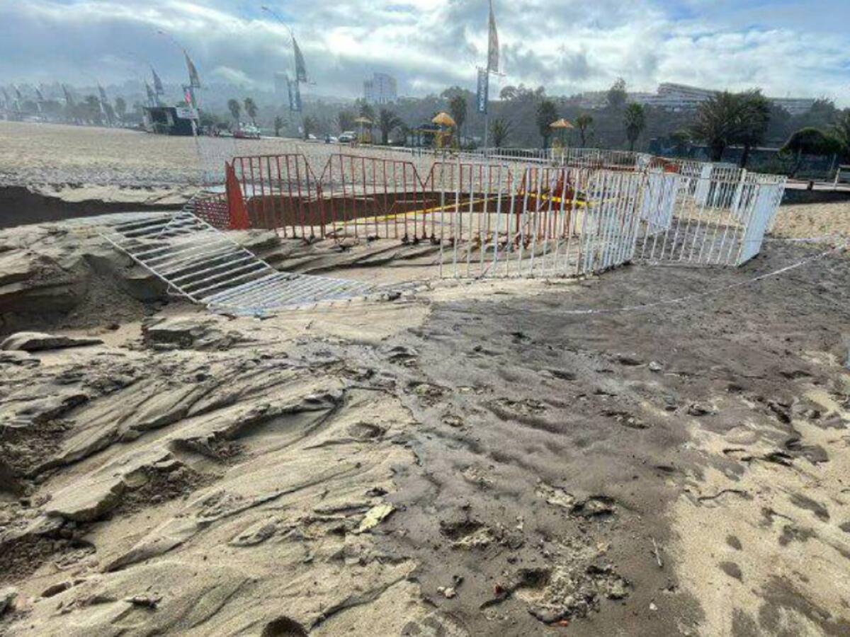 Alerta en Viña del Mar: lluvias dejaron al descubierto presencia de posible hidrocarburo en playa Los Marineros