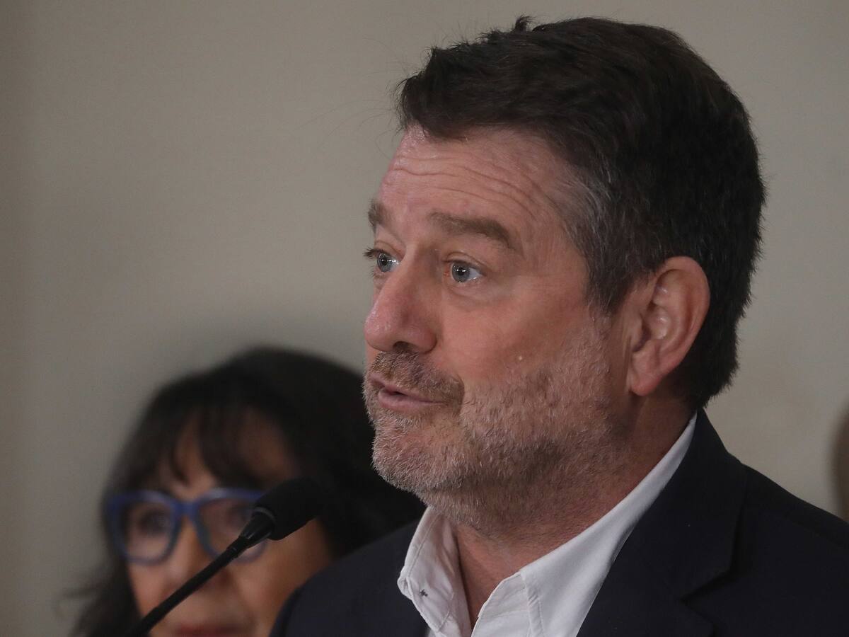 Contraloría detecta uso de fondos públicos para fines electorales en gestión de Claudio Orrego en la Gobernación Metropolitana
