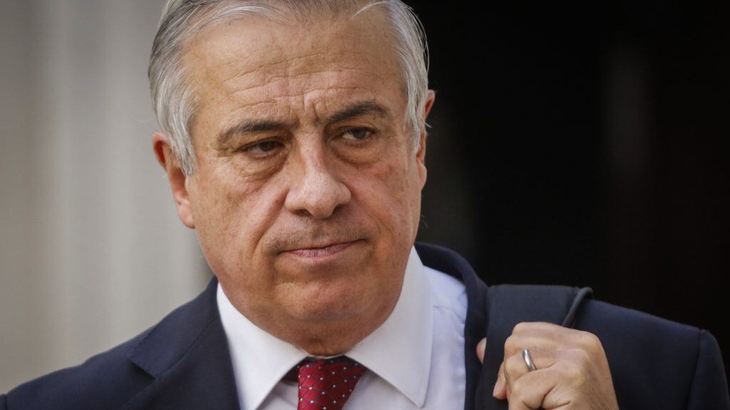 25 de marzo del 2020/SANTIAGOEl ministro de Salud, Jaime Mañalich, se retira del Palacio de La Moneda, tras dar un punto de prensa y decretar la cuarentena a 7 comunas de la capital.
FOTO: SEBASTIAN BELTRAN GAETE/AGENCIAUNO