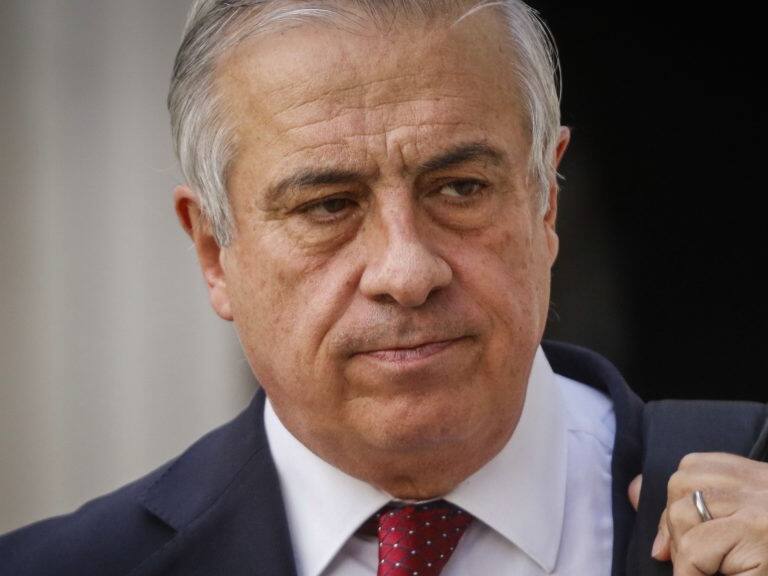 25 de marzo del 2020/SANTIAGOEl ministro de Salud, Jaime Mañalich, se retira del Palacio de La Moneda, tras dar un punto de prensa y decretar la cuarentena a 7 comunas de la capital.
FOTO: SEBASTIAN BELTRAN GAETE/AGENCIAUNO