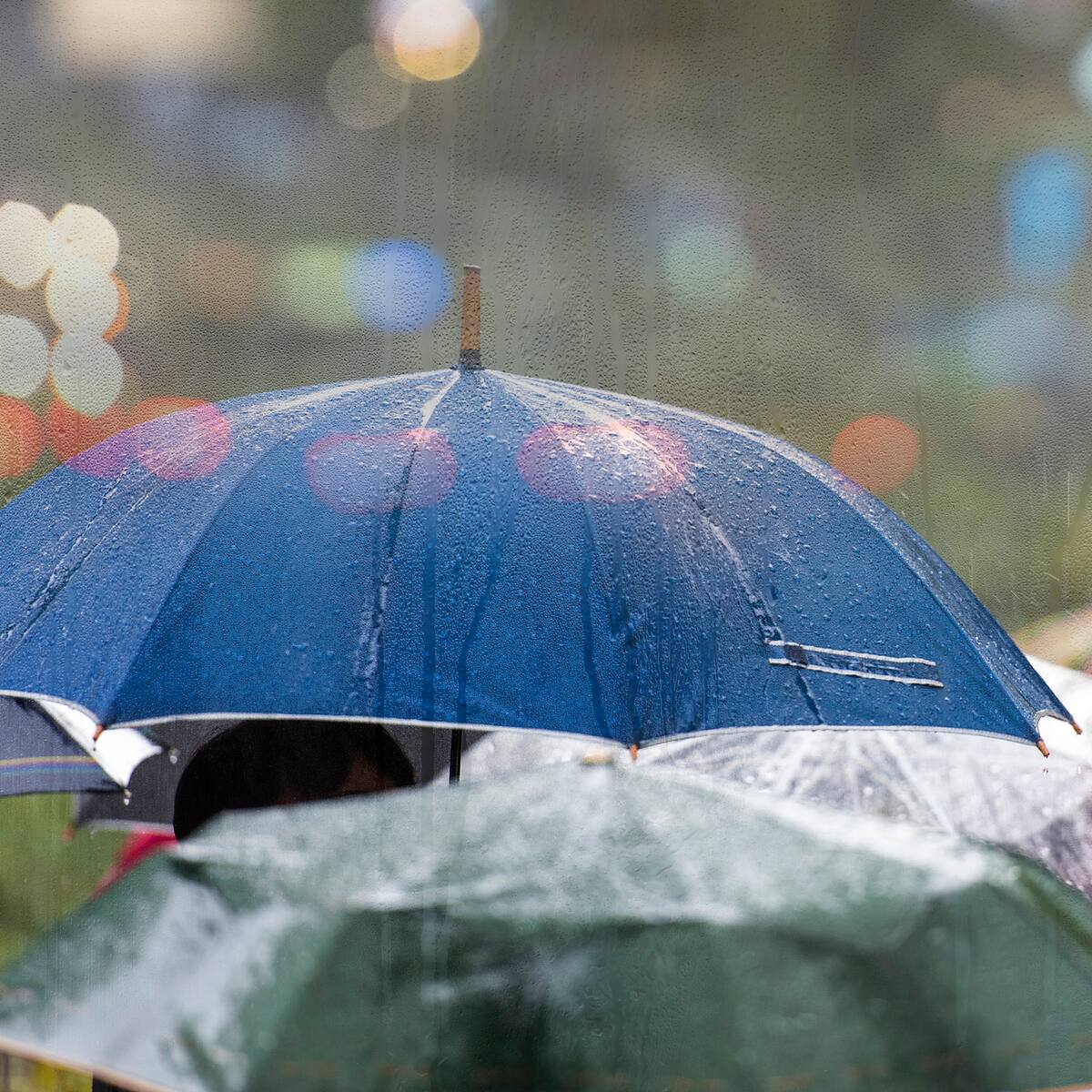 Vuelve la lluvia a Santiago: a esta hora comenzarían las precipitaciones en la capital el jueves