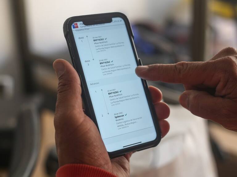 10 de Mayo de 2022/ SANTIAGOPase de movilidad quedaría inhabilitado para aquellos que no han sido inoculados con la 2 dosis de refuerzo o 4ta dosis contra el Covid-19
FOTO: DIEGO MARTIN/AGENCIAUNO