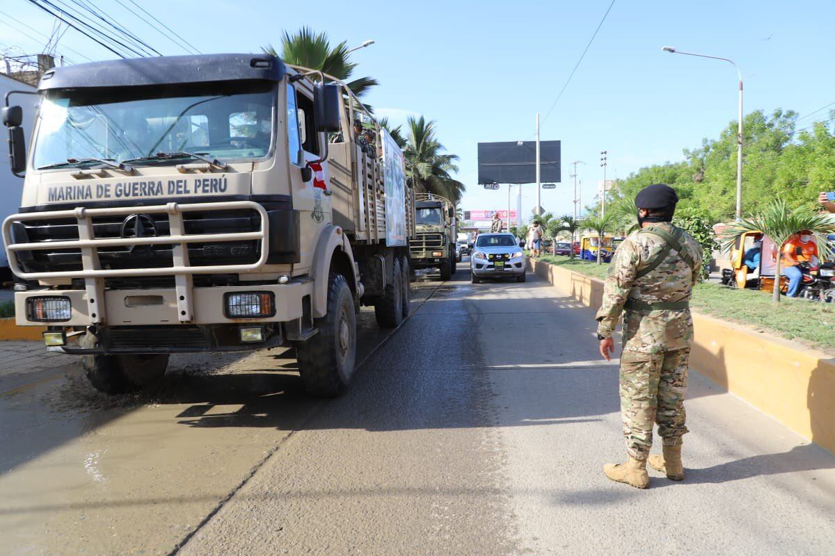 Soldados peruanos custodian la frontera con Ecuador