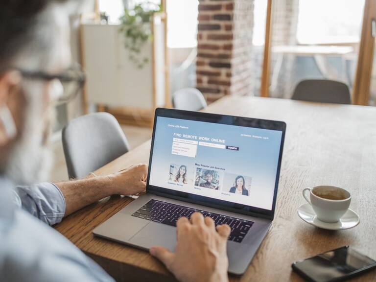 ¿Cómo buscar trabajo en cuarentena? Especialista recomienda: «No esperen a que termine la crisis»