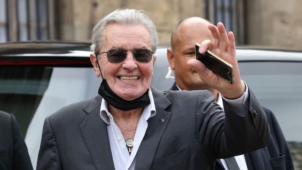 TOPSHOT - French actor Alain Delon arrives for the funeral ceremony for late French actor Jean-Paul Belmondo at the Saint-Germain-des-Pres church in Paris on September 10, 2021. - Several hundred of attendees have gathered to pay their respects to one of the most popular French actors on September 9, 2021: his relatives, the French President and members of the government as well as personalities from the world of cinema, culture and sport. Belmondo died on September 6, 2021 aged 88. (Photo by Thomas COEX / AFP) (Photo by THOMAS COEX/AFP via Getty Images)