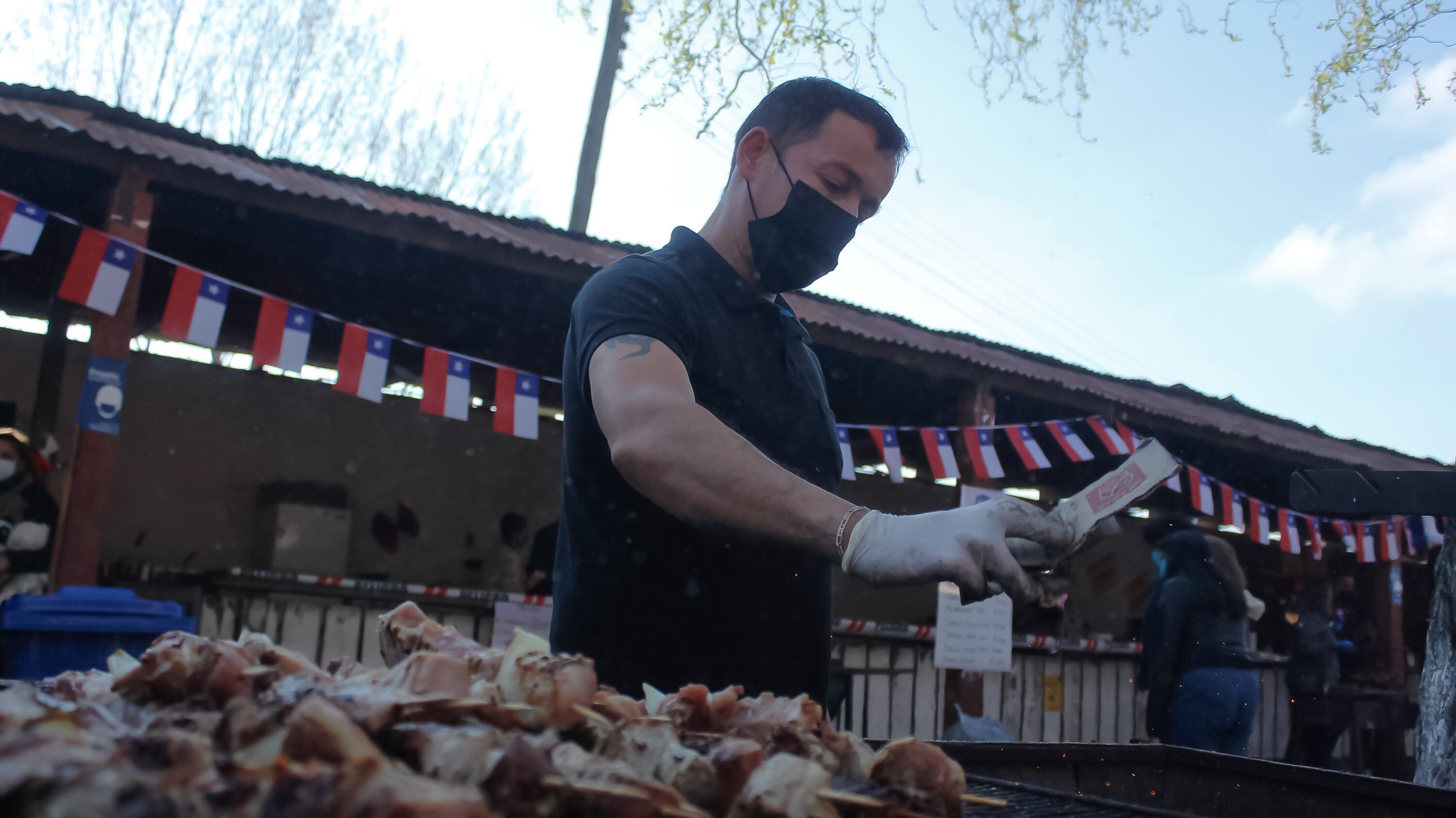 18 de septiembre 2021/ CHILLAN.
Parrilla de venta de anticuchos enmarcado en la celebración de las fiestas patrias 2021
FOTO: JOSÉ CAMPOS / AGENCIA UNO