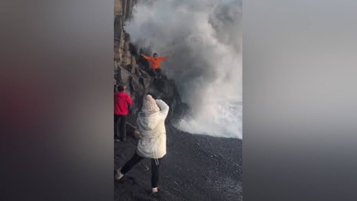 Todo por una foto: turista arriesga su vida en peligrosa playa de Islandia