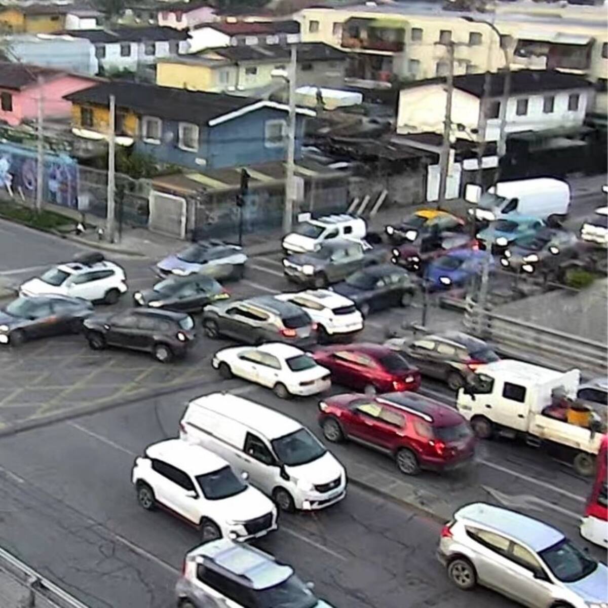 Alerta conductores: reportan gran congestión en Departamental por semáforos apagados