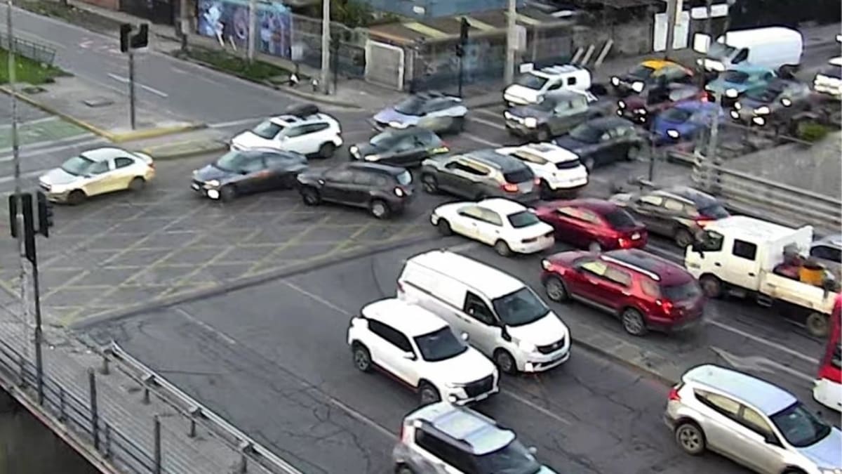 Alerta conductores: reportan gran congestión en Departamental por semáforos apagados