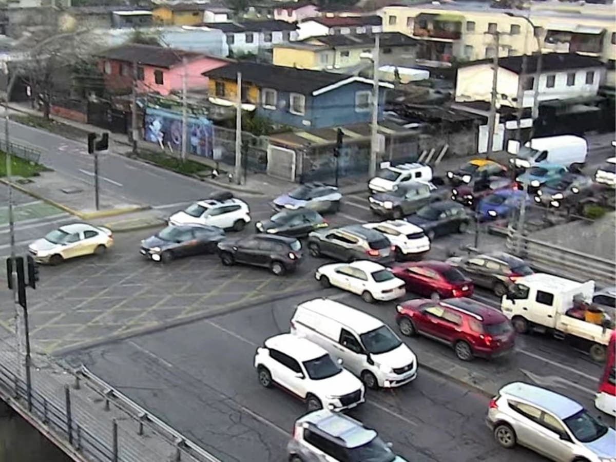 Alerta conductores: reportan gran congestión en Departamental por semáforos apagados